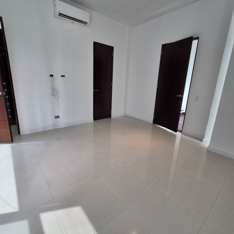 Casa en Altos del Golf: Moderna, con Piscina, con Rooftop, 4 Recámaras
