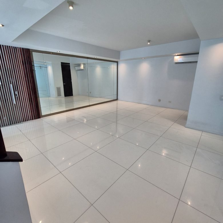 Casa en Altos del Golf: Moderna, con Piscina, con Rooftop, 4 Recámaras