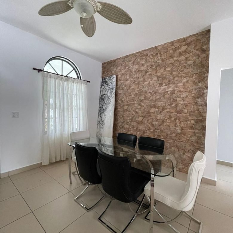 Casa de Playa: Frente Costa Esmeralda, Hacienda Pacifica, Piscina, Amoblada, 3 recámaras