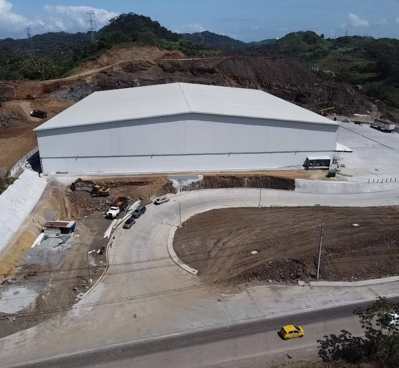 Altos de Panama / Ave Centenario – Cerca Merca Panama: Bodega de 2200 m², Alta