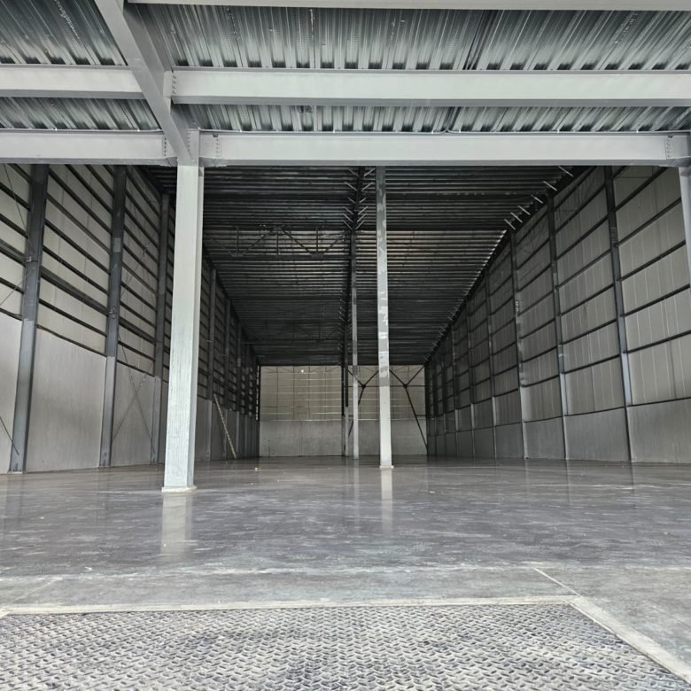 Altos de Panama / Ave Centenario – Cerca Merca Panama: Bodega de 2200 m², Alta