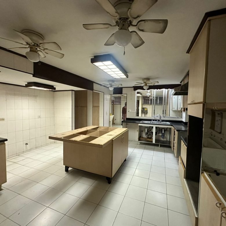 Obarrio – Area Bancaria: Planta Baja de Casa para Uso Comercial RM1-MCU3