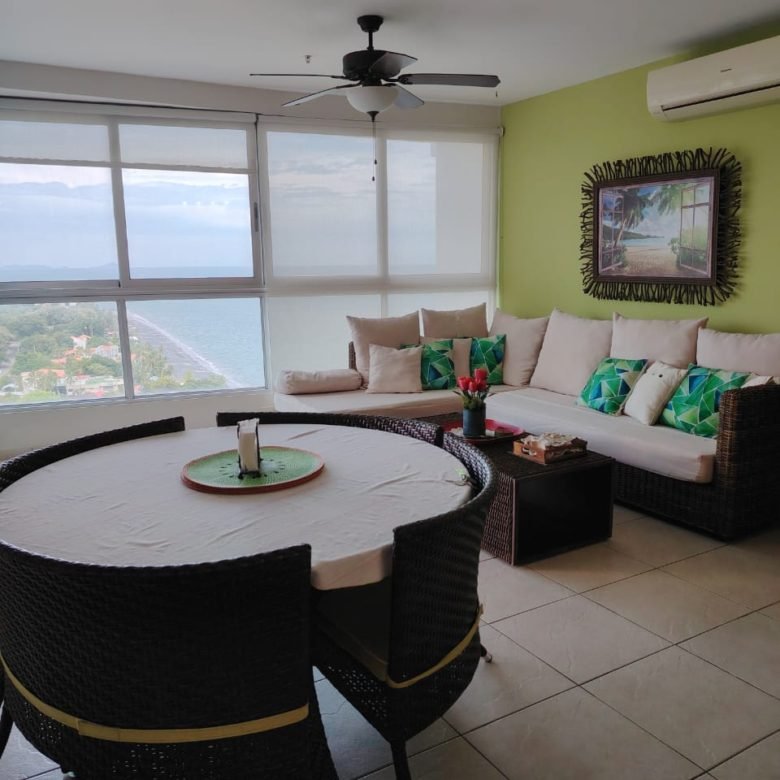 Playa Coronado – Frente Al Mar: Coronado Bay de 2 Recámaras, 110 m², Amoblado