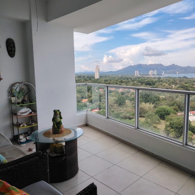Playa Coronado – Frente Al Mar: Coronado Bay de 2 Recámaras, 110 m², Amoblado