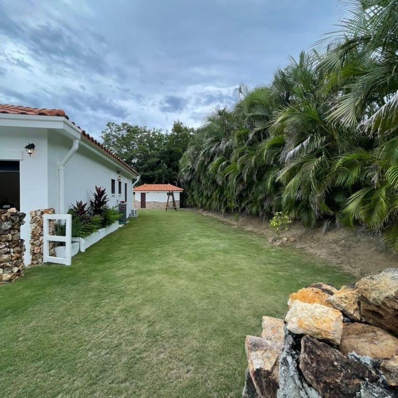 Casa de Playa: Frente Costa Esmeralda, Hacienda Pacifica, Piscina, Amoblada, 3 recámaras