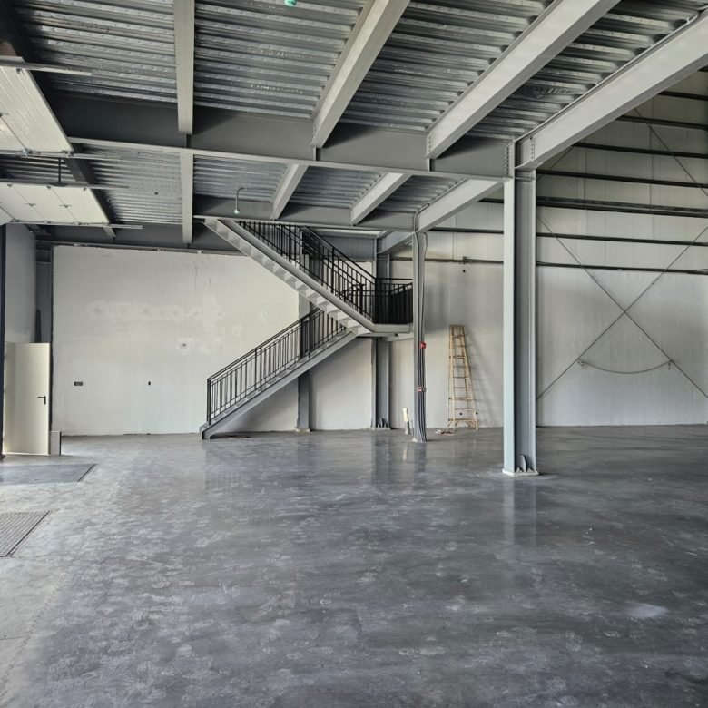 Altos de Panama / Ave Centenario – Cerca Merca Panama: Bodega de 2200 m², Alta