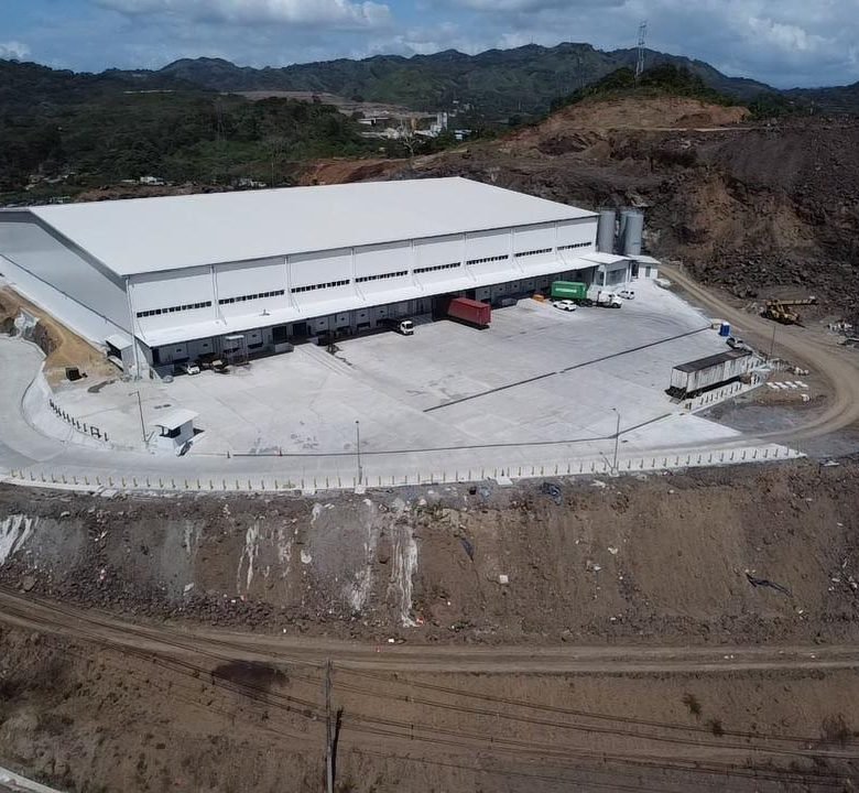 Altos de Panama / Ave Centenario – Cerca Merca Panama: Bodega de 2200 m², Alta