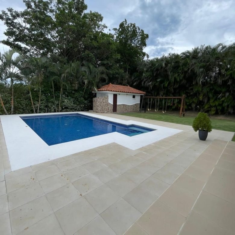 Casa de Playa: Frente Costa Esmeralda, Hacienda Pacifica, Piscina, Amoblada, 3 recámaras