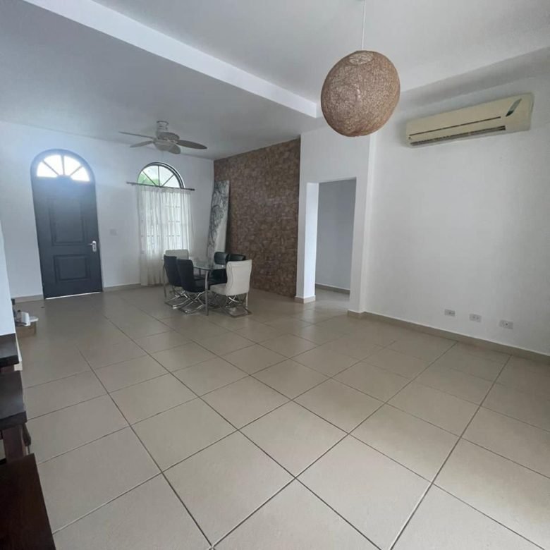 Casa de Playa: Frente Costa Esmeralda, Hacienda Pacifica, Piscina, Amoblada, 3 recámaras