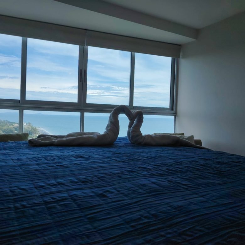Playa Coronado – Frente Al Mar: Coronado Bay de 2 Recámaras, 110 m², Amoblado