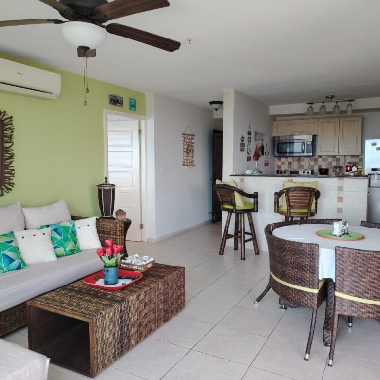 Playa Coronado – Frente Al Mar: Coronado Bay de 2 Recámaras, 110 m², Amoblado