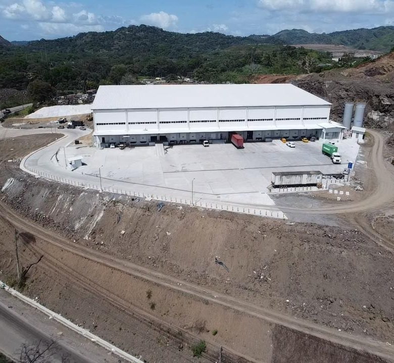 Altos de Panama / Ave Centenario – Cerca Merca Panama: Bodega de 2200 m², Alta