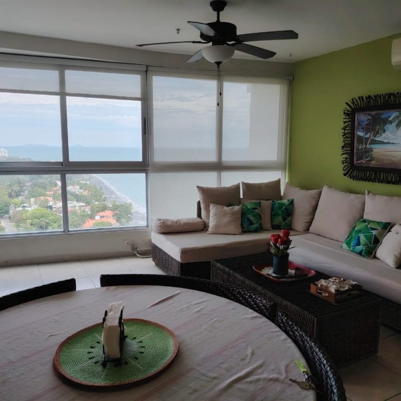 Playa Coronado – Frente Al Mar: Coronado Bay de 2 Recámaras, 110 m², Amoblado