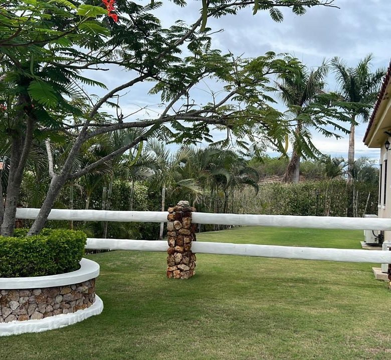 Casa de Playa: Frente Costa Esmeralda, Hacienda Pacifica, Piscina, Amoblada, 3 recámaras