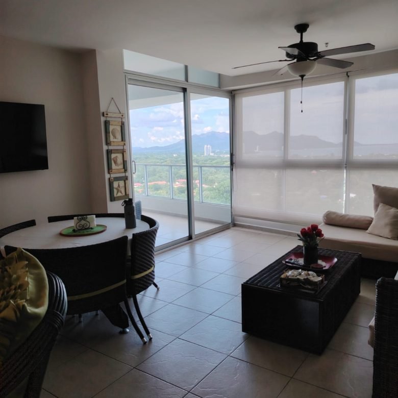 Playa Coronado – Frente Al Mar: Coronado Bay de 2 Recámaras, 110 m², Amoblado