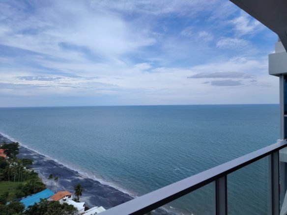 Playa Coronado – Frente Al Mar: Coronado Bay de 2 Recámaras, 110 m², Amoblado