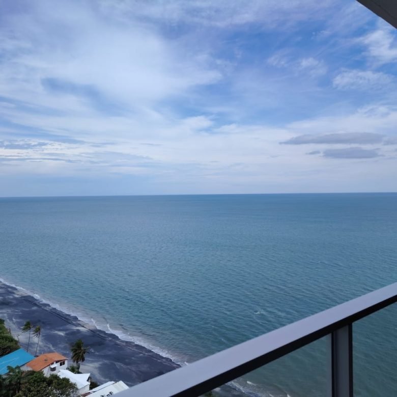 Playa Coronado – Frente Al Mar: Coronado Bay de 2 Recámaras, 110 m², Amoblado