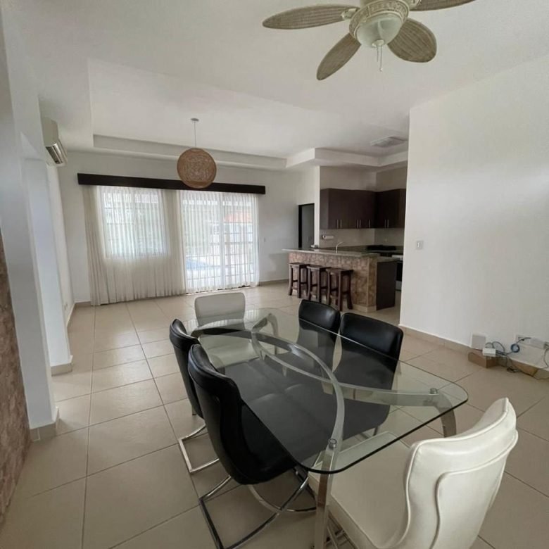Casa de Playa: Frente Costa Esmeralda, Hacienda Pacifica, Piscina, Amoblada, 3 recámaras