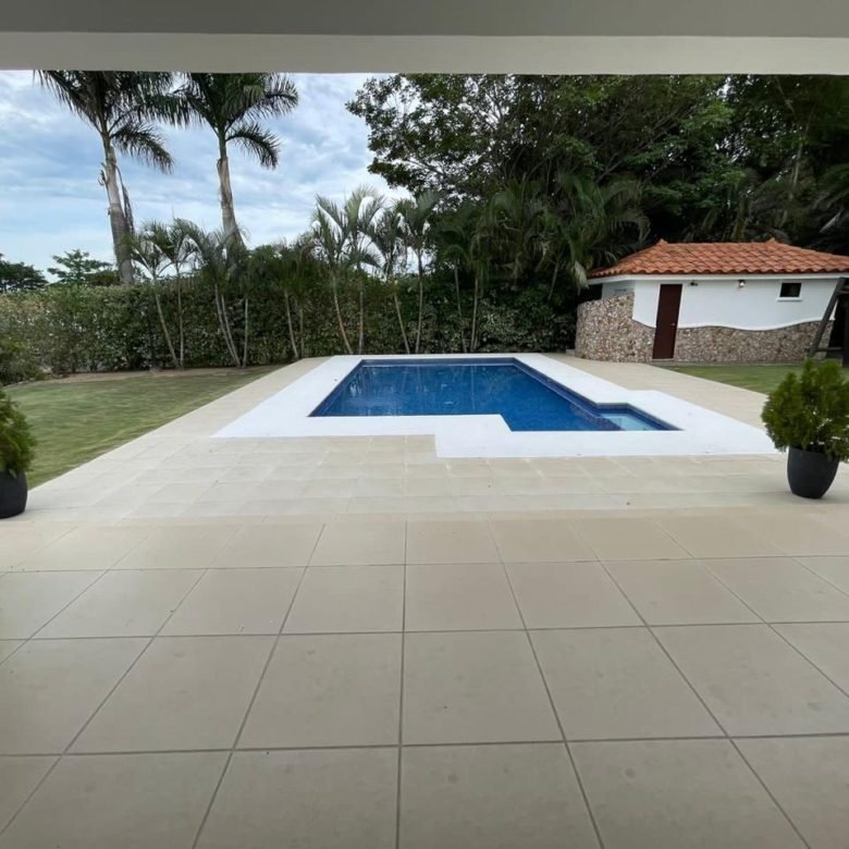 Casa de Playa: Frente Costa Esmeralda, Hacienda Pacifica, Piscina, Amoblada, 3 recámaras
