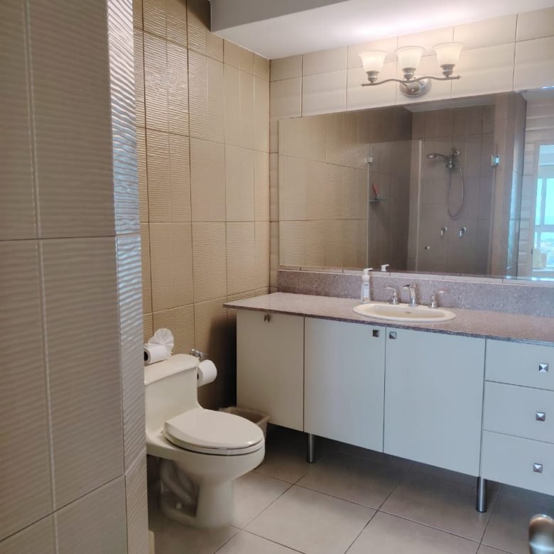 Playa Coronado – Frente Al Mar: Coronado Bay de 2 Recámaras, 110 m², Amoblado