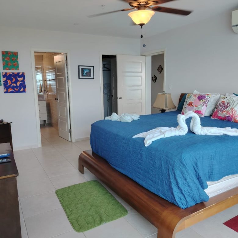 Playa Coronado – Frente Al Mar: Coronado Bay de 2 Recámaras, 110 m², Amoblado