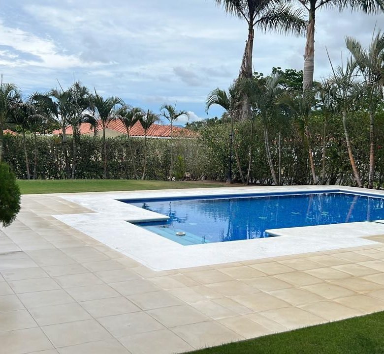 Casa de Playa: Frente Costa Esmeralda, Hacienda Pacifica, Piscina, Amoblada, 3 recámaras