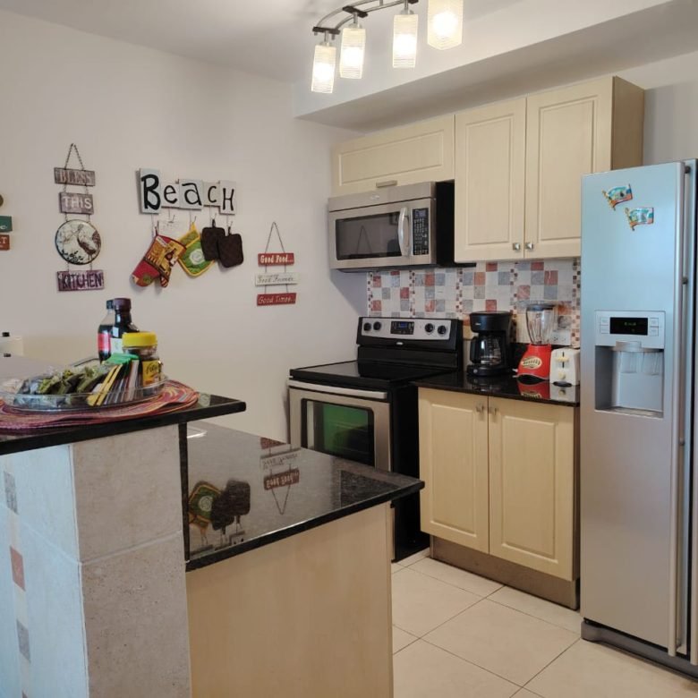 Playa Coronado – Frente Al Mar: Coronado Bay de 2 Recámaras, 110 m², Amoblado