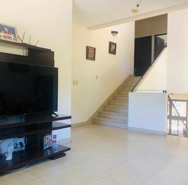 Casa en Sector Forestal / Canal Area: Ancon, Casa Unifamiliar de 3 habitaciones con 3 niveles