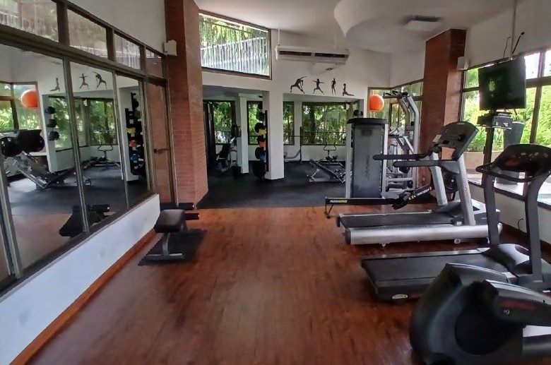 Paitilla, Comunidad Judia y Multi-Cultural: Edificio – Casa de 7 niveles, con vista al Mar y Parque