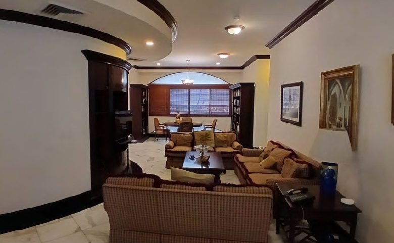 Paitilla, Comunidad Judia y Multi-Cultural: Edificio – Casa de 7 niveles, con vista al Mar y Parque
