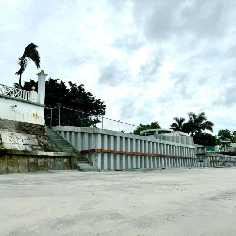 Coronado – Frente a Playa: Lote plano de 2025m2 con árboles para su mayor disfrute