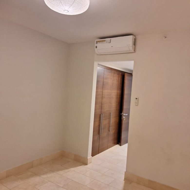 Santa Maria – Vista Ciudad y Campo de Golf: Greenview de 215 m², Lb, Pisos de Marmol