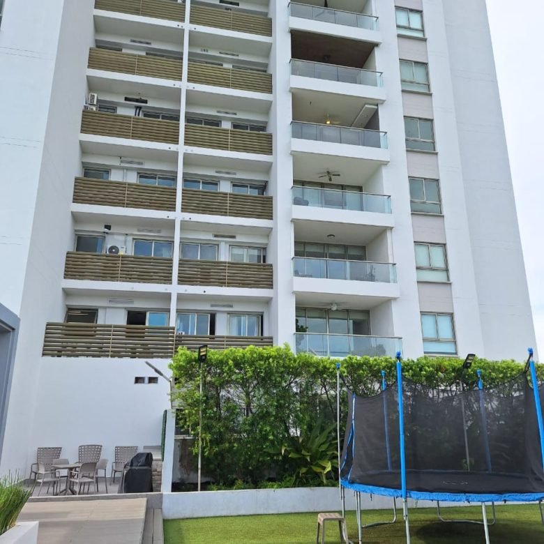 Santa Maria – Vista Ciudad y Campo de Golf: Greenview de 215 m², Lb, Pisos de Marmol