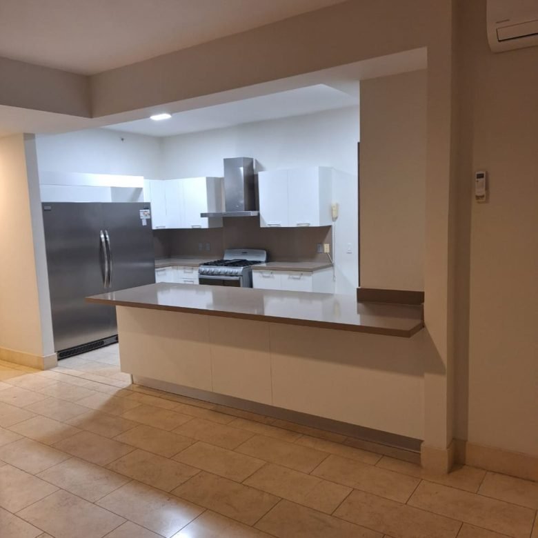 Santa Maria – Vista Ciudad y Campo de Golf: Greenview de 215 m², Lb, Pisos de Marmol
