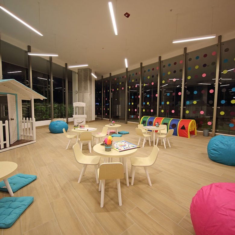 Santa Maria – Vista Ciudad y Campo de Golf: Greenview de 215 m², Lb, Pisos de Marmol
