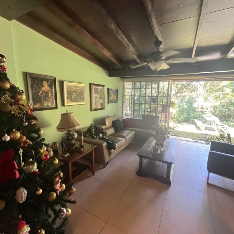 Sector del Canal, con Garita de Seguridad 24/7: Casa de 3 recs en Llanos de Curundu