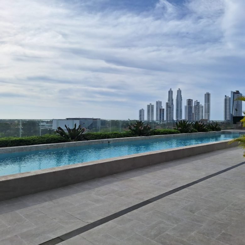 Santa Maria – Vista Ciudad y Campo de Golf: Greenview de 215 m², Lb, Pisos de Marmol