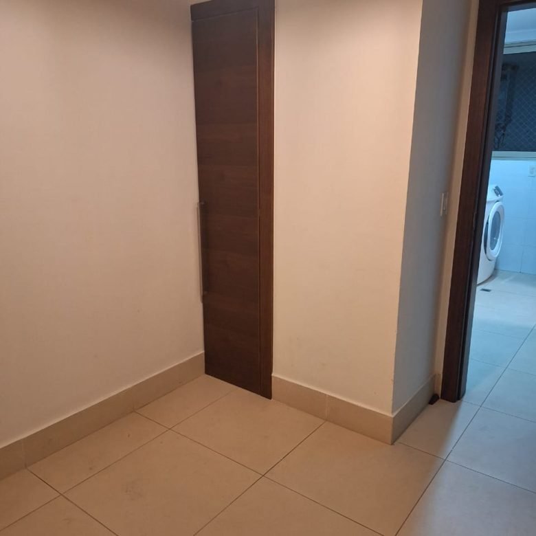 Santa Maria – Vista Ciudad y Campo de Golf: Greenview de 215 m², Lb, Pisos de Marmol
