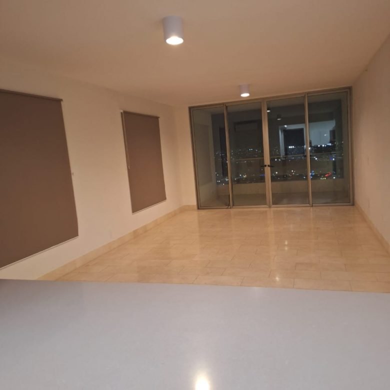 Santa Maria – Vista Ciudad y Campo de Golf: Greenview de 215 m², Lb, Pisos de Marmol