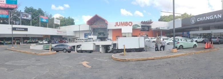 Plaza Comercial Completa, Tumba Muerto: Con +200 estacionamientos y comercios Ancla