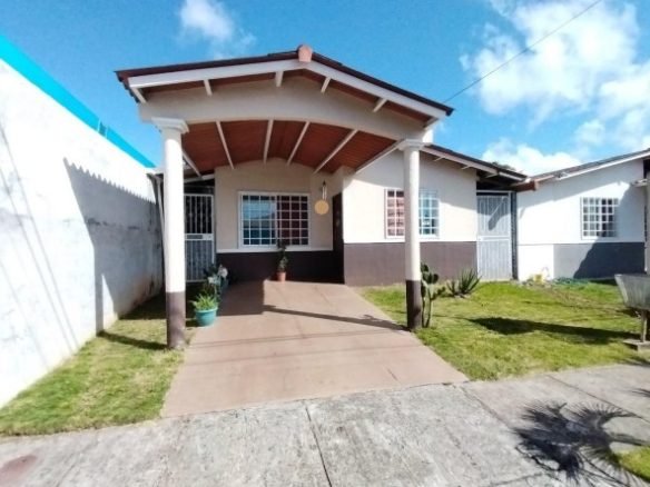 Casa en Vista Alegre, Arraijan: Altos del Tecal, de 3 Recámaras y 2 Baños