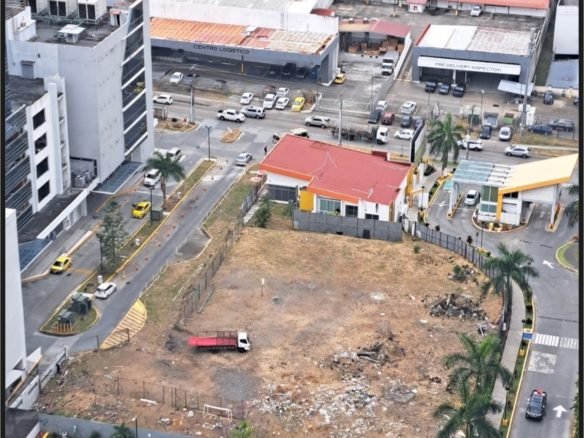 Condado del Rey: Terreno para uso MIXTO Comercial Residencial