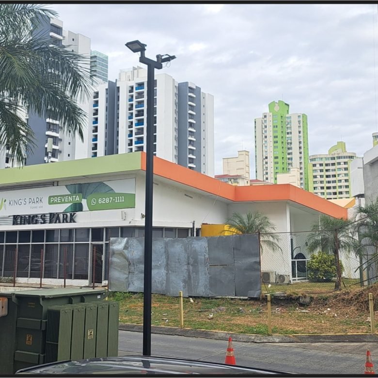 Condado del Rey: Terreno para uso MIXTO Comercial Residencial