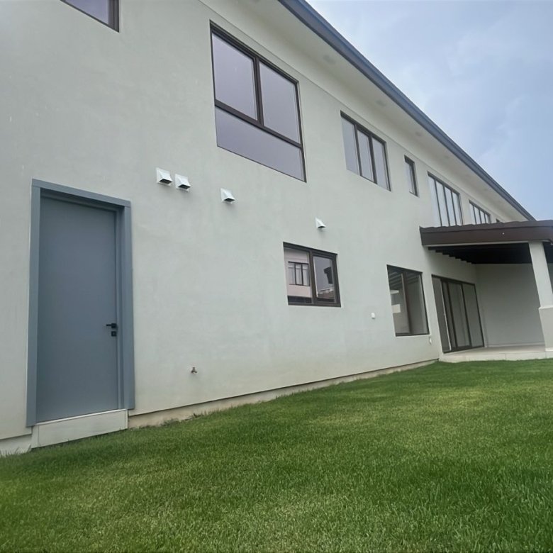 Santa Maria: The Woods, Residencial de Alto Nivel, Casa de 4 Recamaras + Den