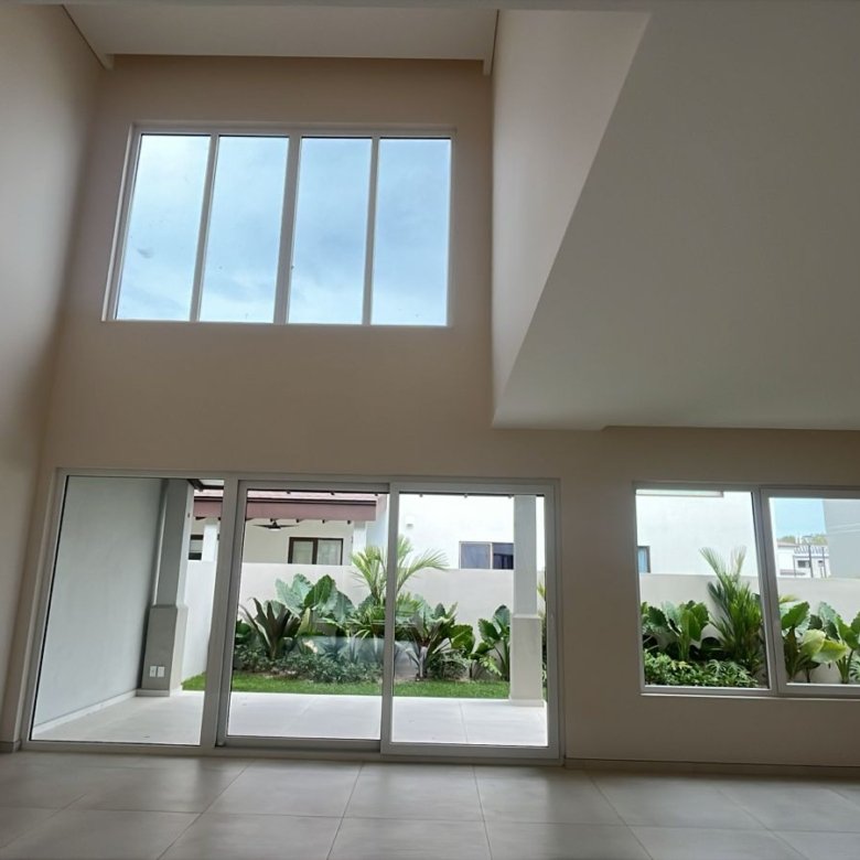 Santa Maria: The Woods, Residencial de Alto Nivel, Casa de 4 Recamaras + Den