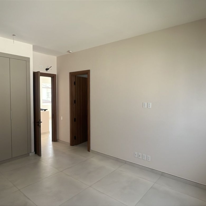 Santa Maria: The Woods, Residencial de Alto Nivel, Casa de 4 Recamaras + Den