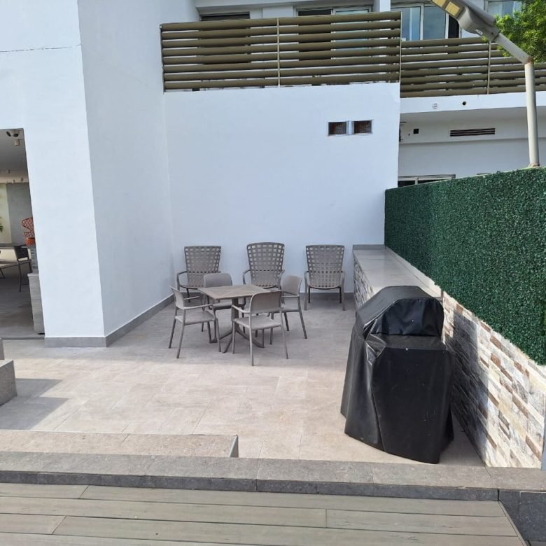 Santa Maria – Vista Ciudad y Campo de Golf: Greenview de 215 m², Lb, Pisos de Marmol