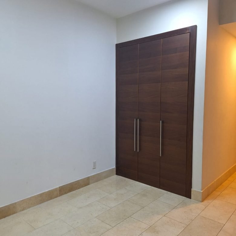 Santa Maria – Vista Ciudad y Campo de Golf: Greenview de 215 m², Lb, Pisos de Marmol