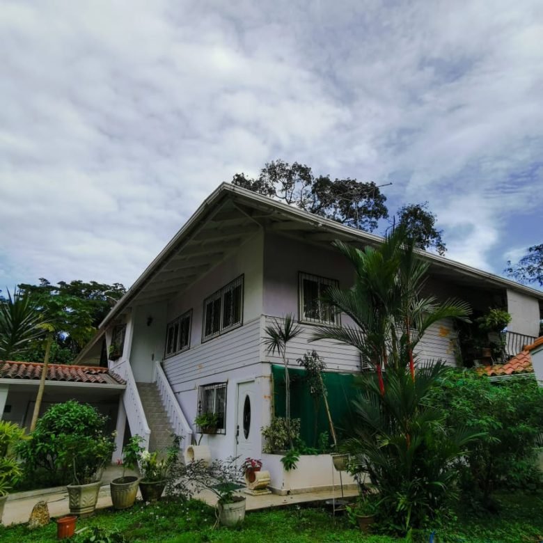 Balboa, Ancon, Sector del Canal: Casa de 7 recámaras con Aires Acondicionados