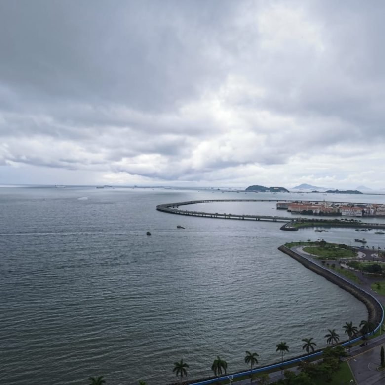 Av Balboa – Frente Al Mar: Apartamento de 145 m², 2 Recámaras Vista Al Mar